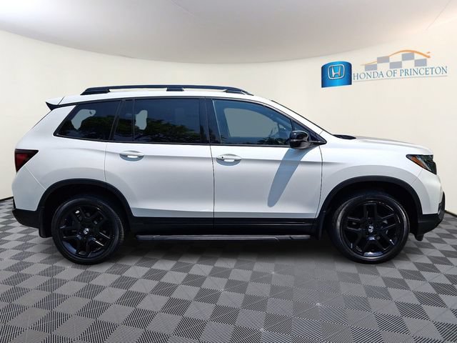 Certified 2024 Honda Passport Black Edition image 7