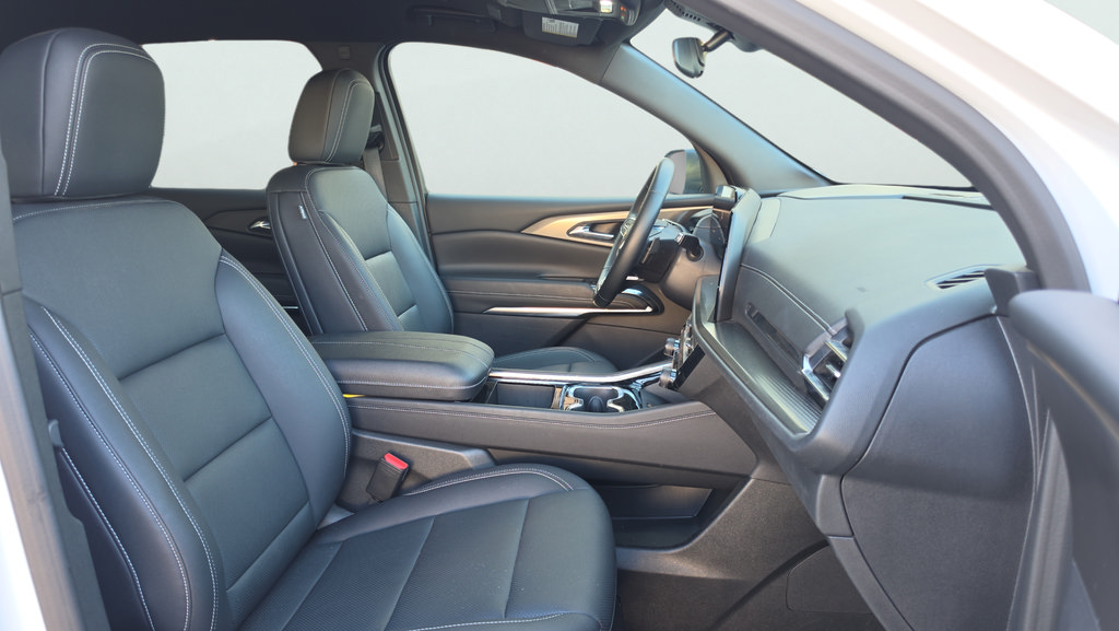 Used 2026 Chevrolet Traverse LT FWD image 9