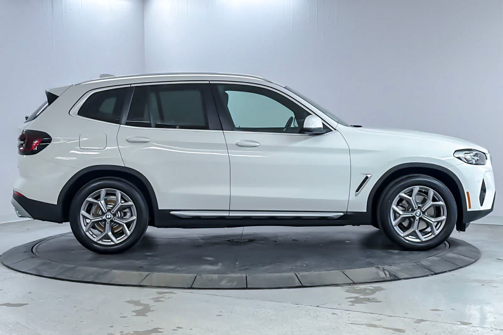 Used 2024 BMW X3 xDrive30i w/ Premium Package AWD/4WD image 8