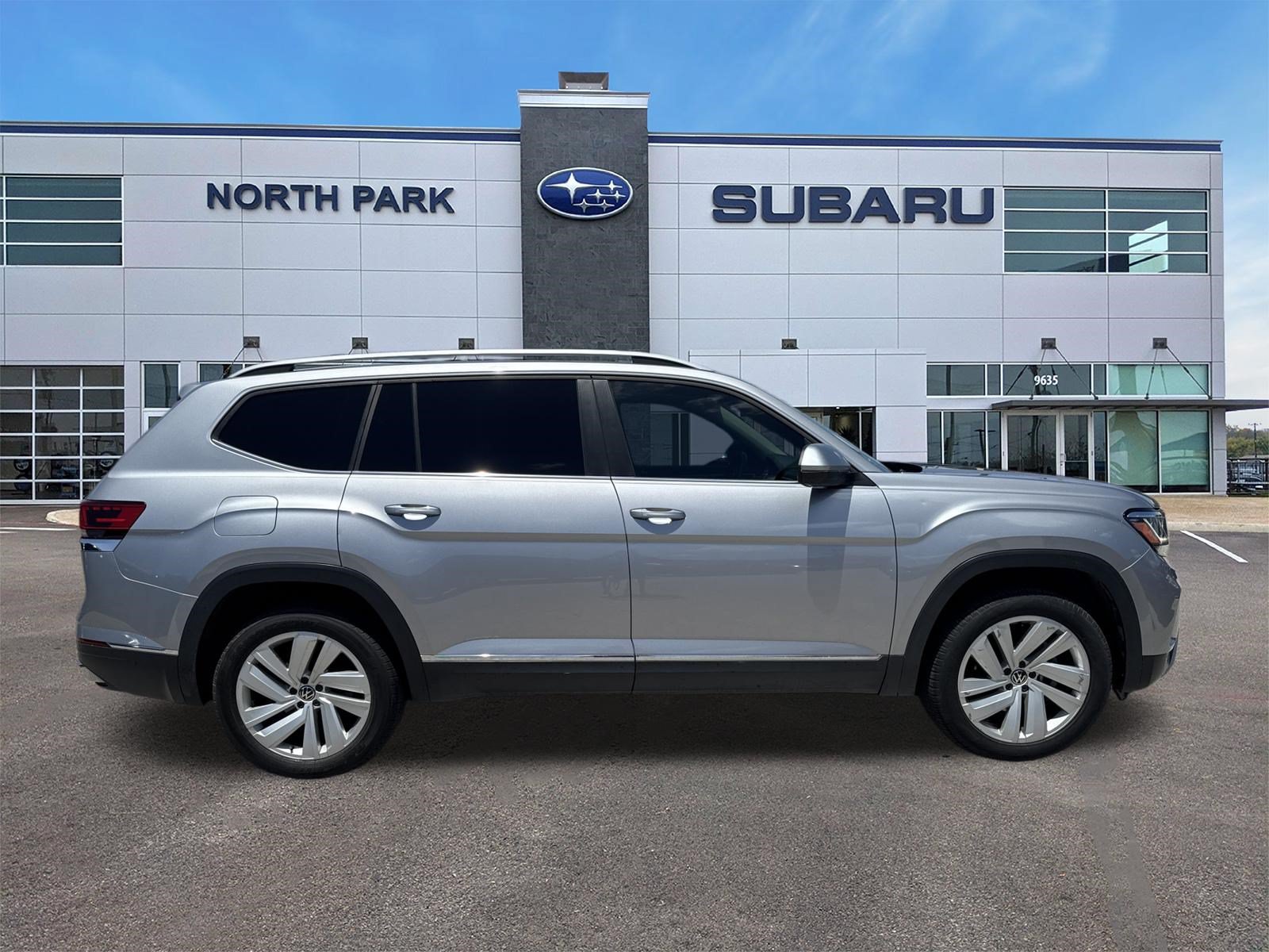 Used 2021 Volkswagen Atlas SEL FWD image 2
