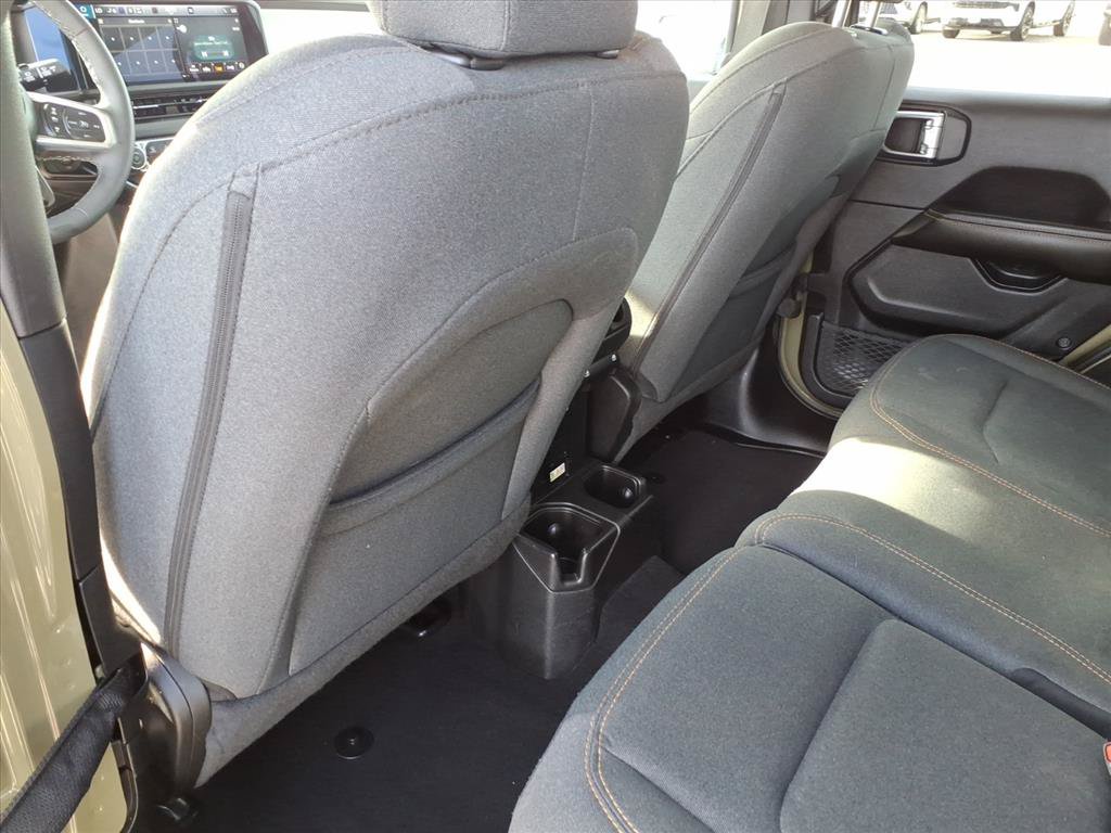 Used 2026 Jeep Wrangler Unlimited Sahara AWD/4WD image 15