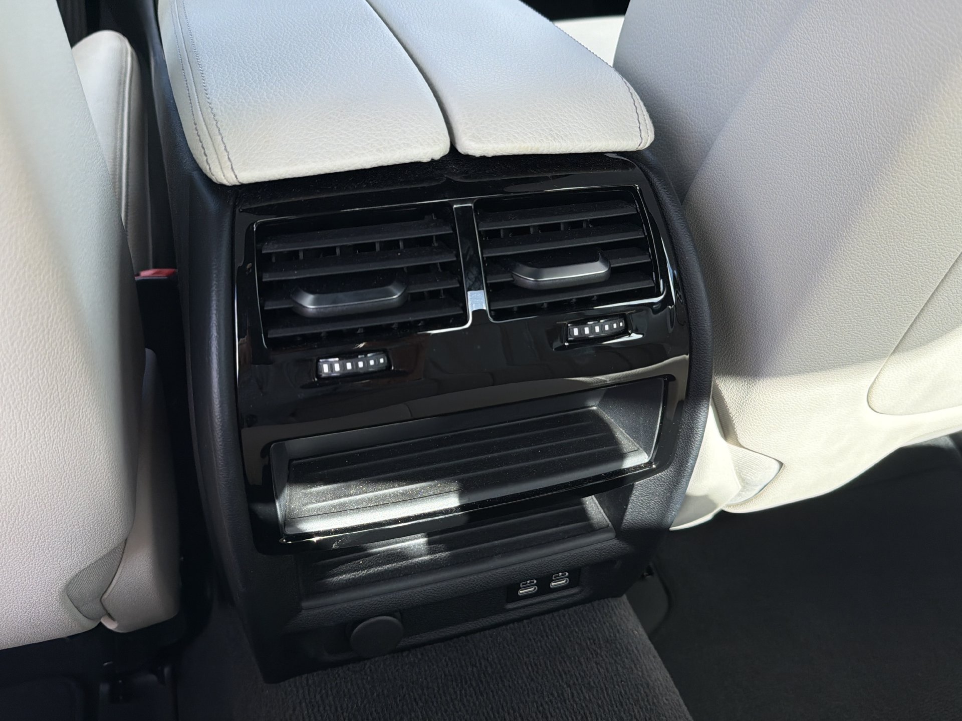 Used 2022 BMW 530i w/ Convenience Package RWD image 18