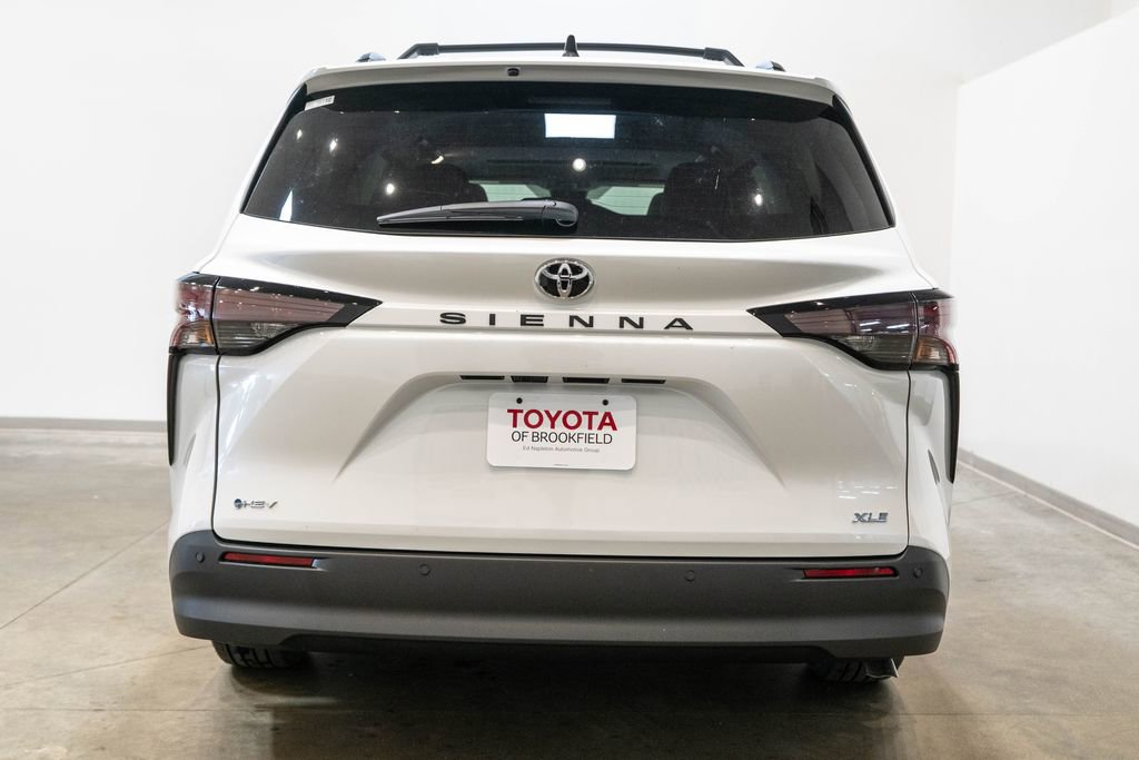 New 2026 Toyota Sienna XLE FWD image 8