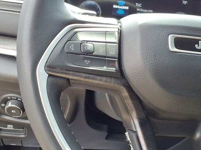 Used 2023 Jeep Grand Cherokee Limited w/ Black Appearance Package image 16