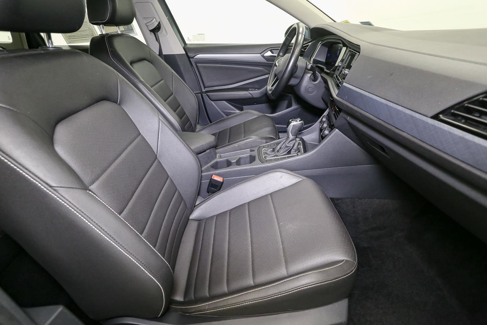 Certified 2022 Volkswagen Jetta SE FWD image 18