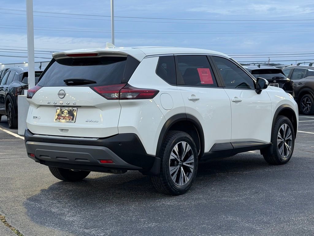 Used 2023 Nissan Rogue SV image 5