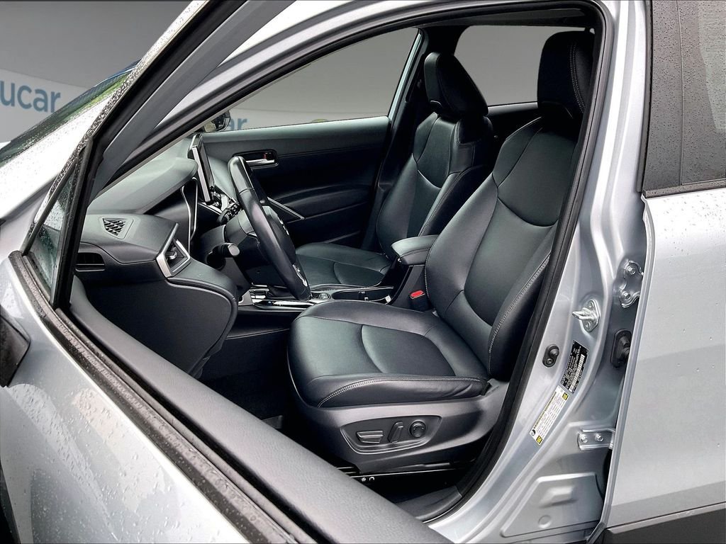 Used 2023 Toyota Corolla Cross XLE w/ Convenience Package AWD/4WD image 10