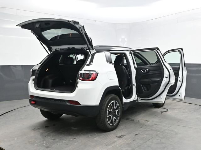 Used 2025 Jeep Compass Trailhawk AWD/4WD image 46