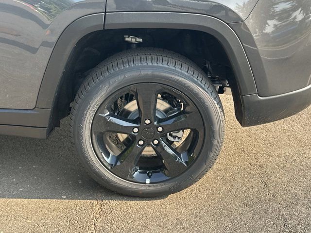 New 2025 Jeep Grand Cherokee Limited w/ Luxury Tech Group II image 18