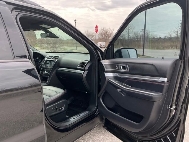 Used 2018 Ford Explorer Sport image 17