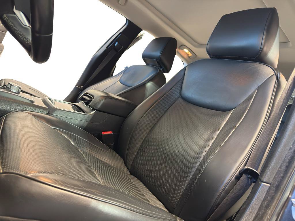 Used 2017 Chrysler 300 C AWD/4WD image 16