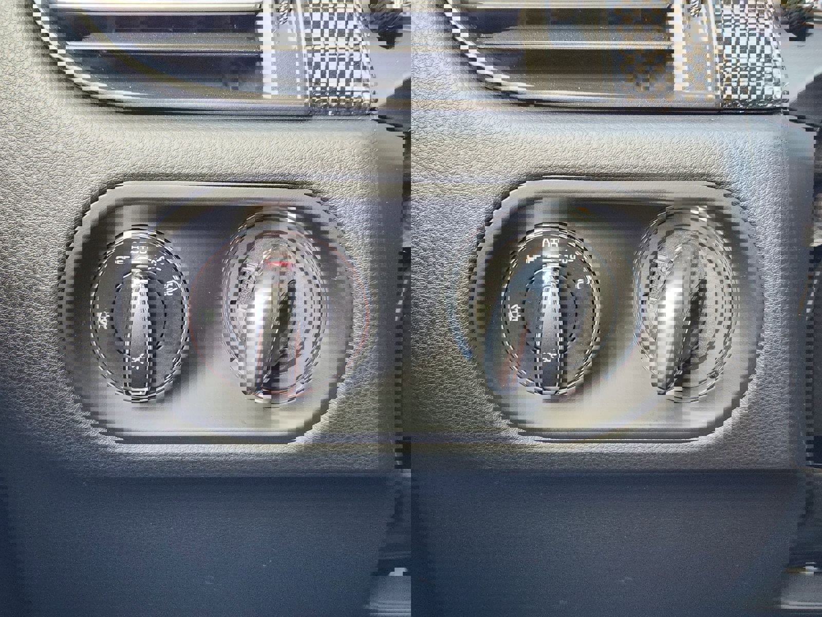 Used 2023 Porsche Macan S w/ Sport Chrono Package image 30