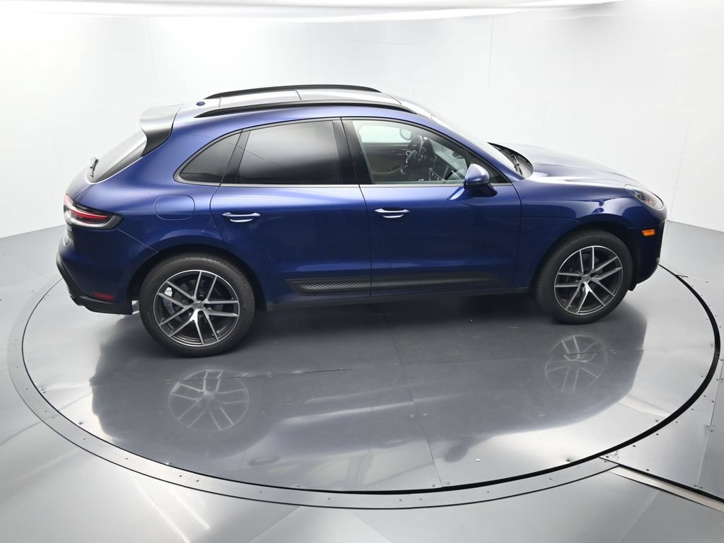 Certified 2025 Porsche Macan AWD/4WD image 39
