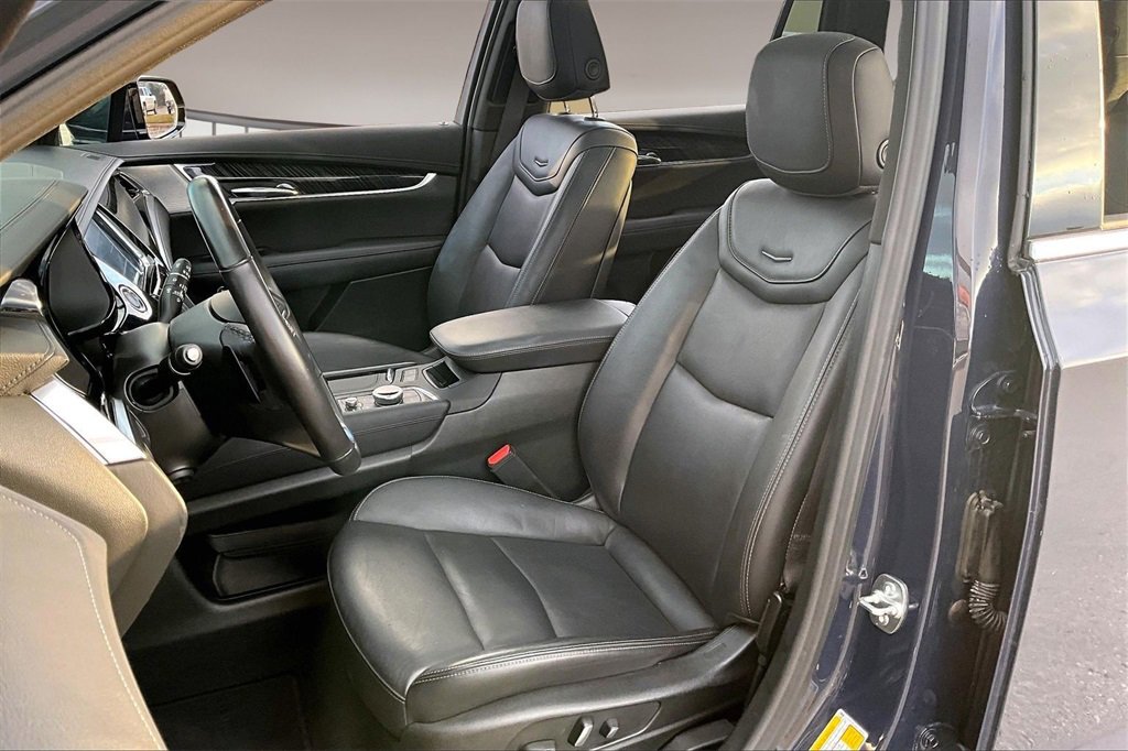 Used 2025 Cadillac XT6 Premium Luxury image 25