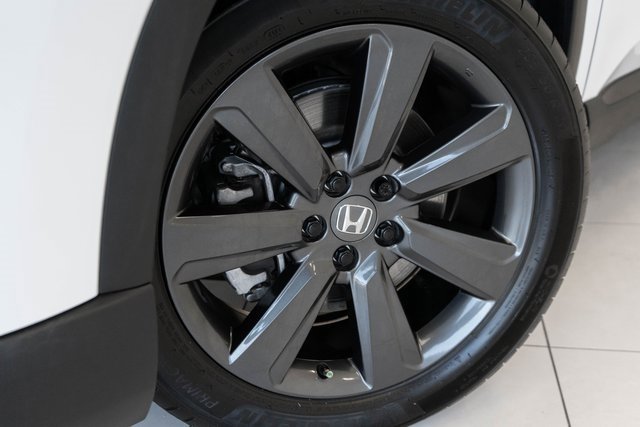 Used 2025 Honda Pilot Sport image 2