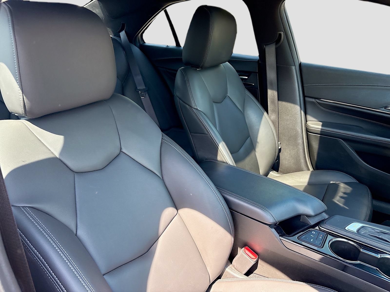 Used 2025 Cadillac CT4 Luxury RWD image 30