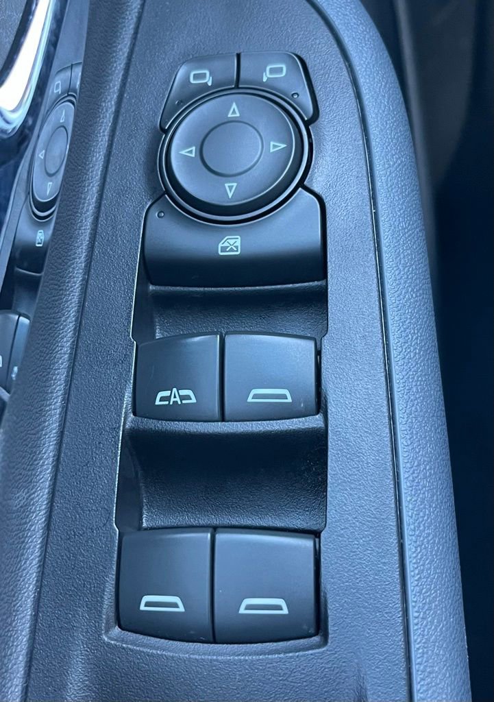 Used 2019 Chevrolet Bolt Premier w/ Infotainment Package image 6