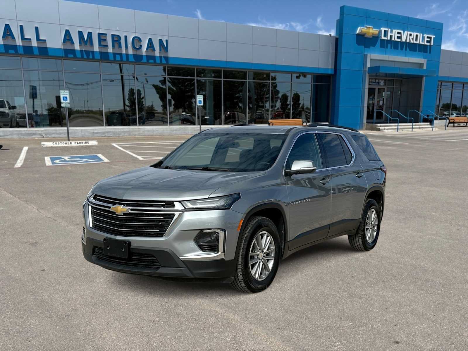Used 2023 Chevrolet Traverse LT