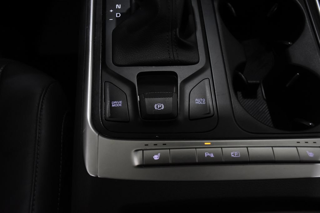 Used 2025 Kia Carnival FWD image 27