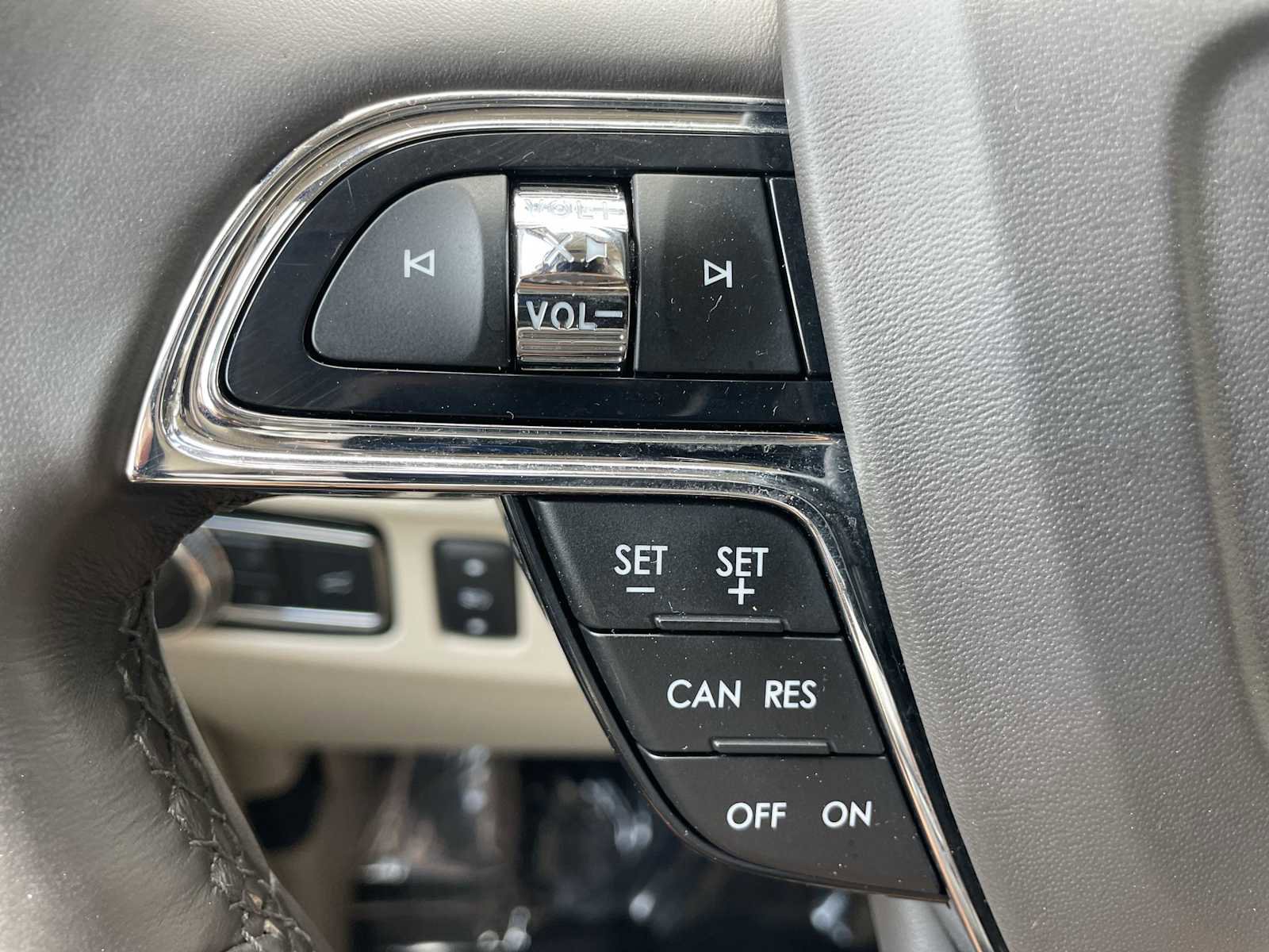 Used 2019 Lincoln Navigator Select image 15