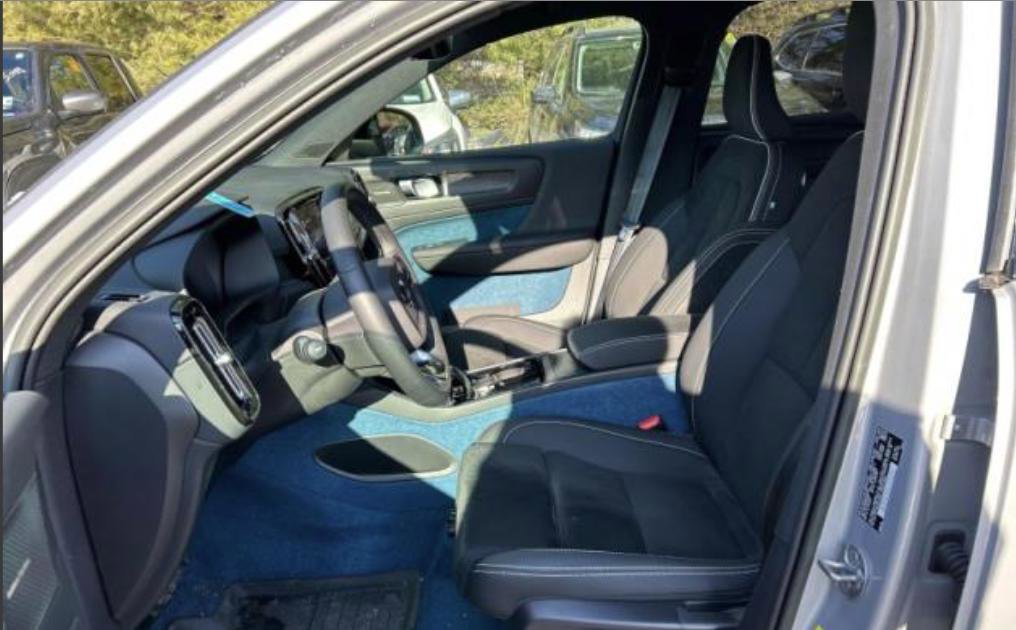 Used 2023 Volvo XC40 Recharge Ultimate image 23