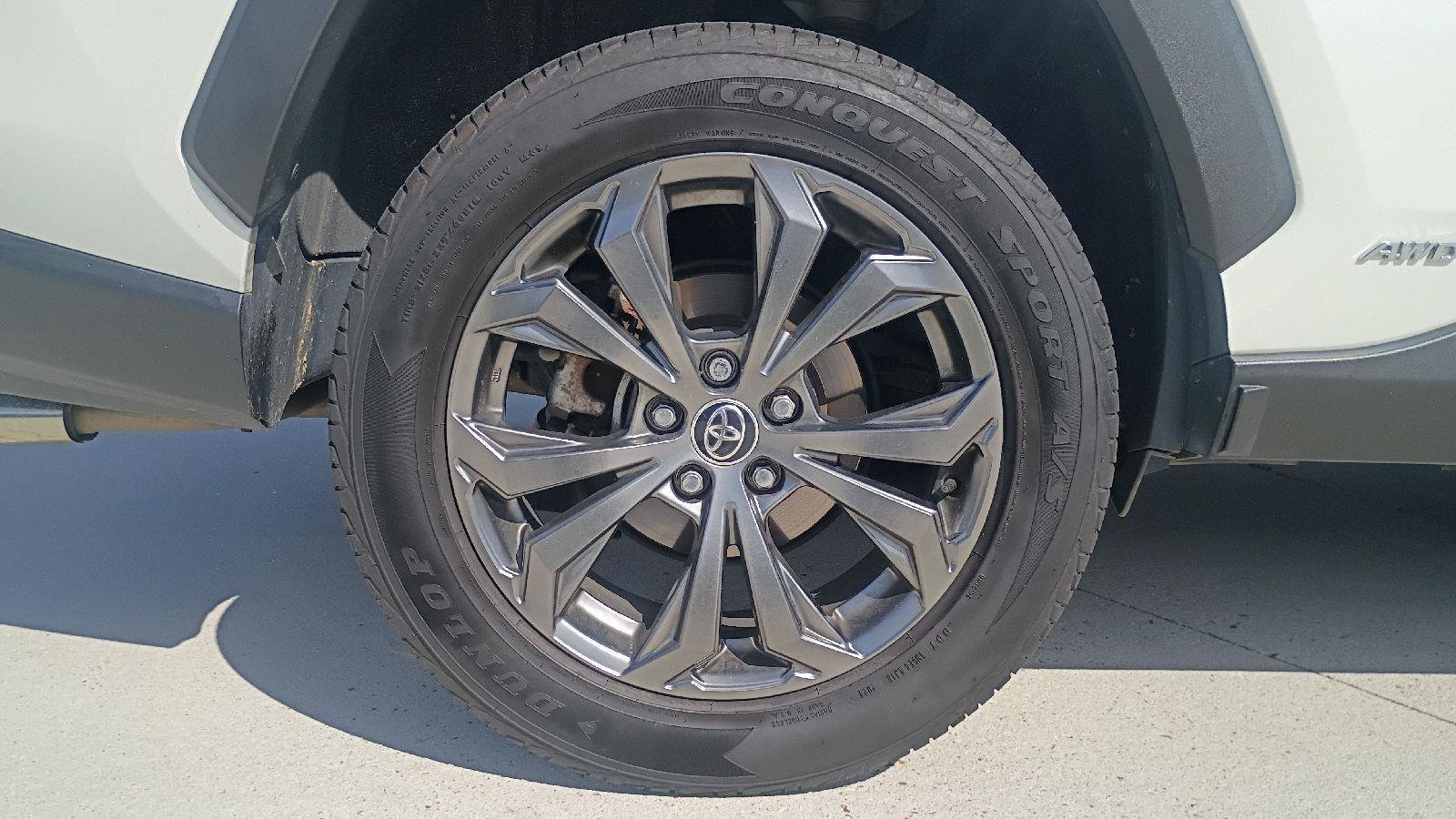 Used 2022 Toyota RAV4 Limited AWD/4WD image 23