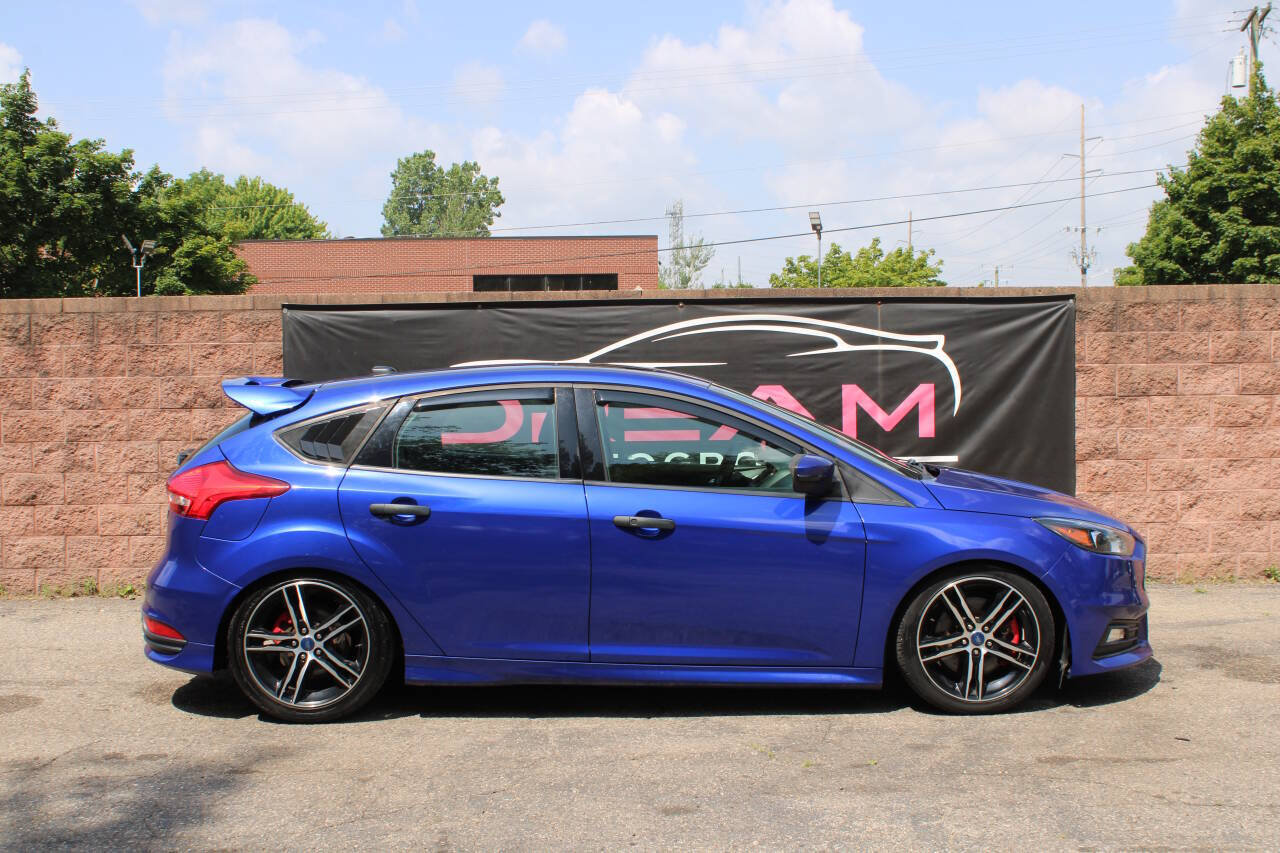 Used 2015 Ford Focus ST w/ Equipment Group 401A FWD image 5