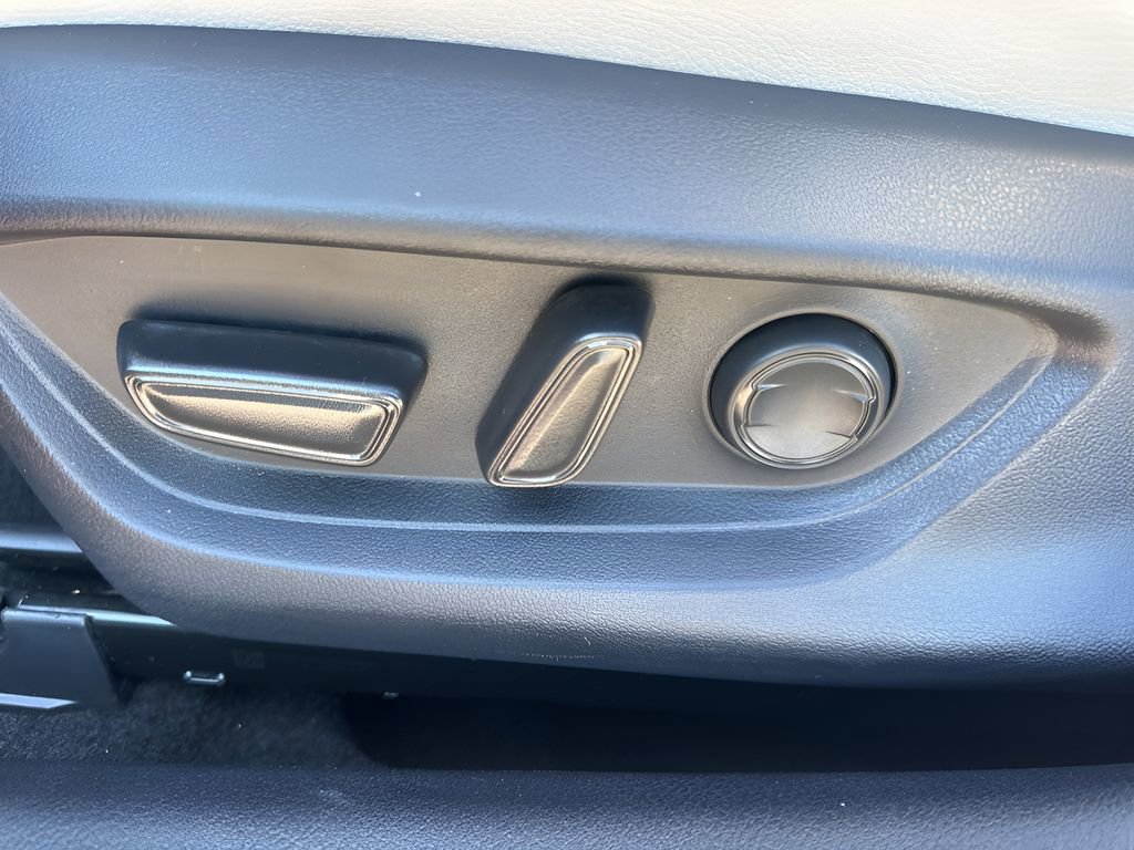 Used 2025 Toyota Camry XLE image 10