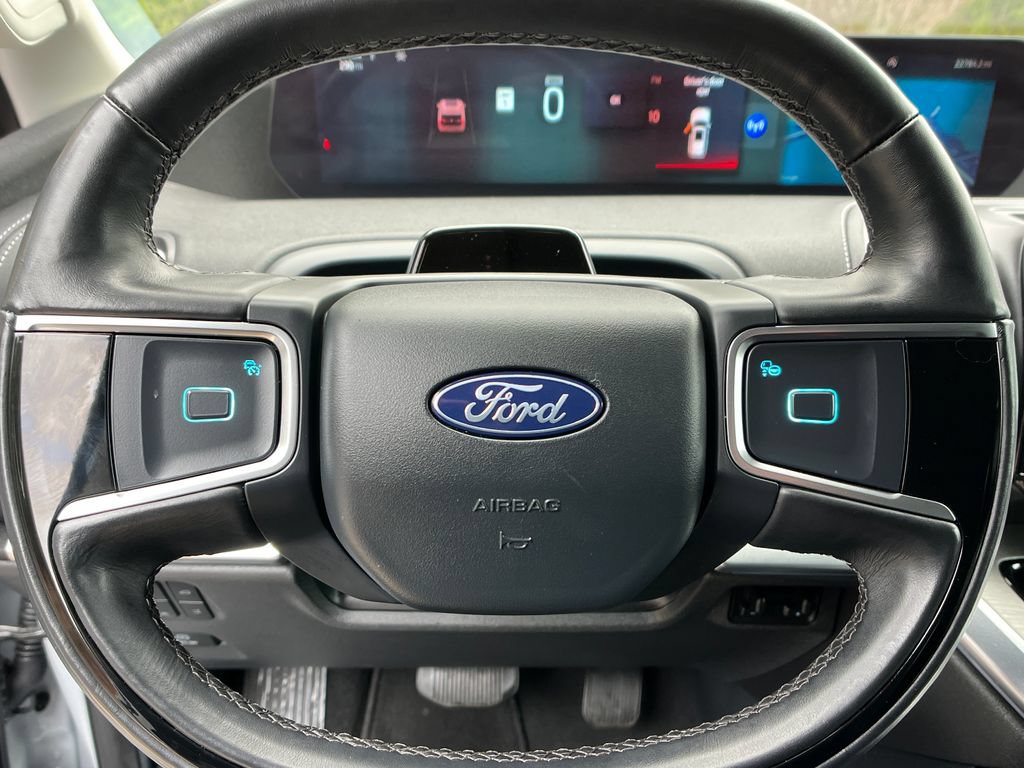 Used 2025 Ford Expedition Platinum AWD/4WD image 14