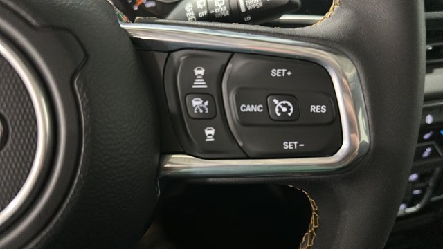 Used 2024 Jeep Wrangler Unlimited Sahara w/ Technology Group AWD/4WD image 13