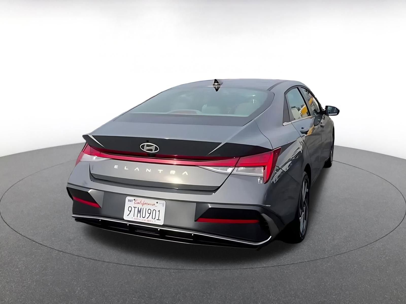 Used 2025 Hyundai Elantra SEL image 15