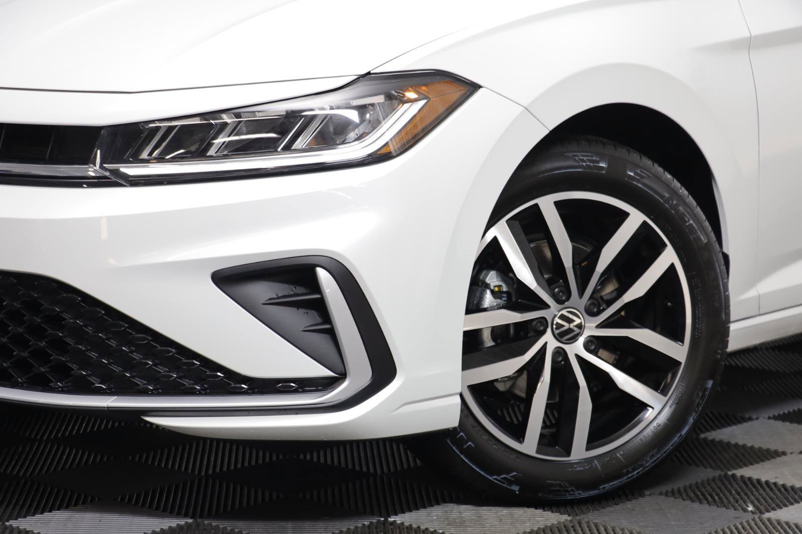 New 2026 Volkswagen Jetta SE image 3