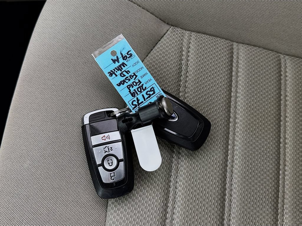 Used 2019 Ford Fusion SE FWD image 26