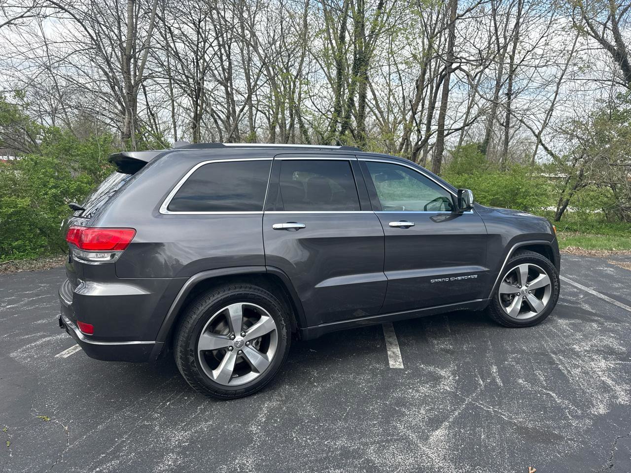 Used 2016 Jeep Grand Cherokee Overland w/ Advanced Technology Group AWD/4WD image 2
