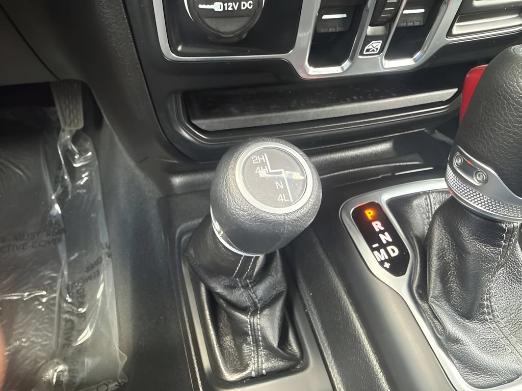 Used 2025 Jeep Wrangler Unlimited Sahara AWD/4WD image 21