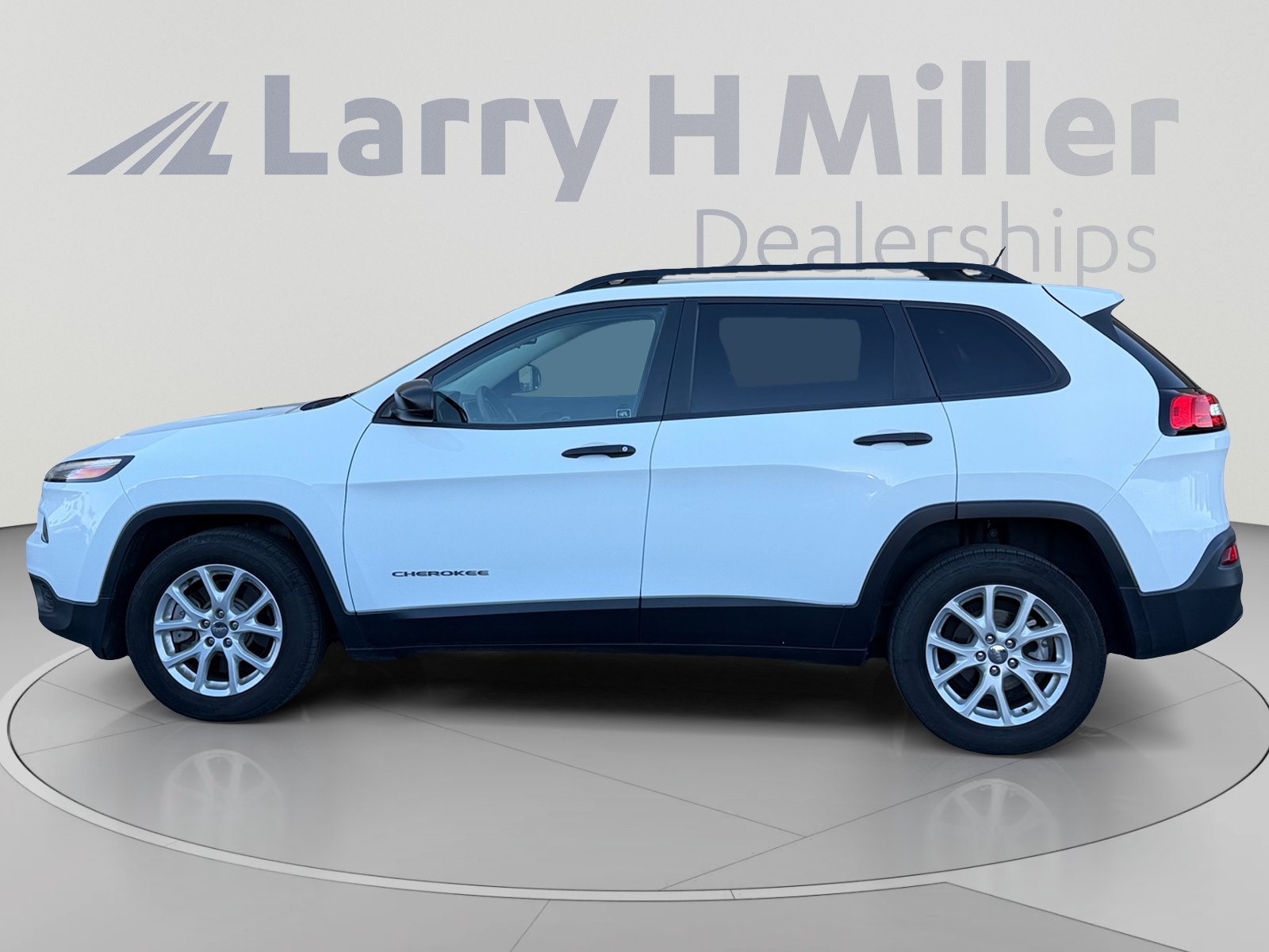 Used 2016 Jeep Cherokee Sport FWD image 2