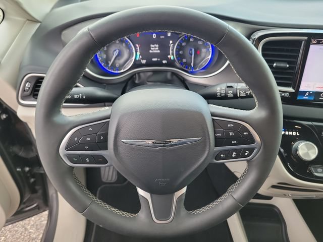 Used 2023 Chrysler Pacifica Touring-L FWD image 24