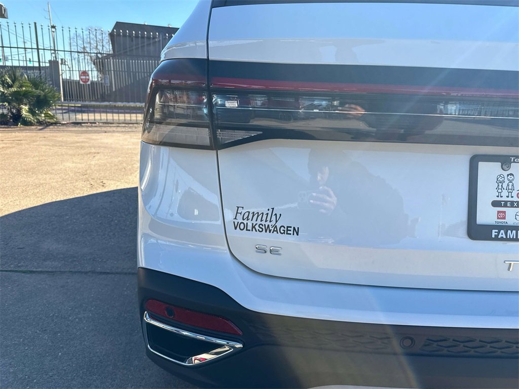Used 2025 Volkswagen Taos SE image 9