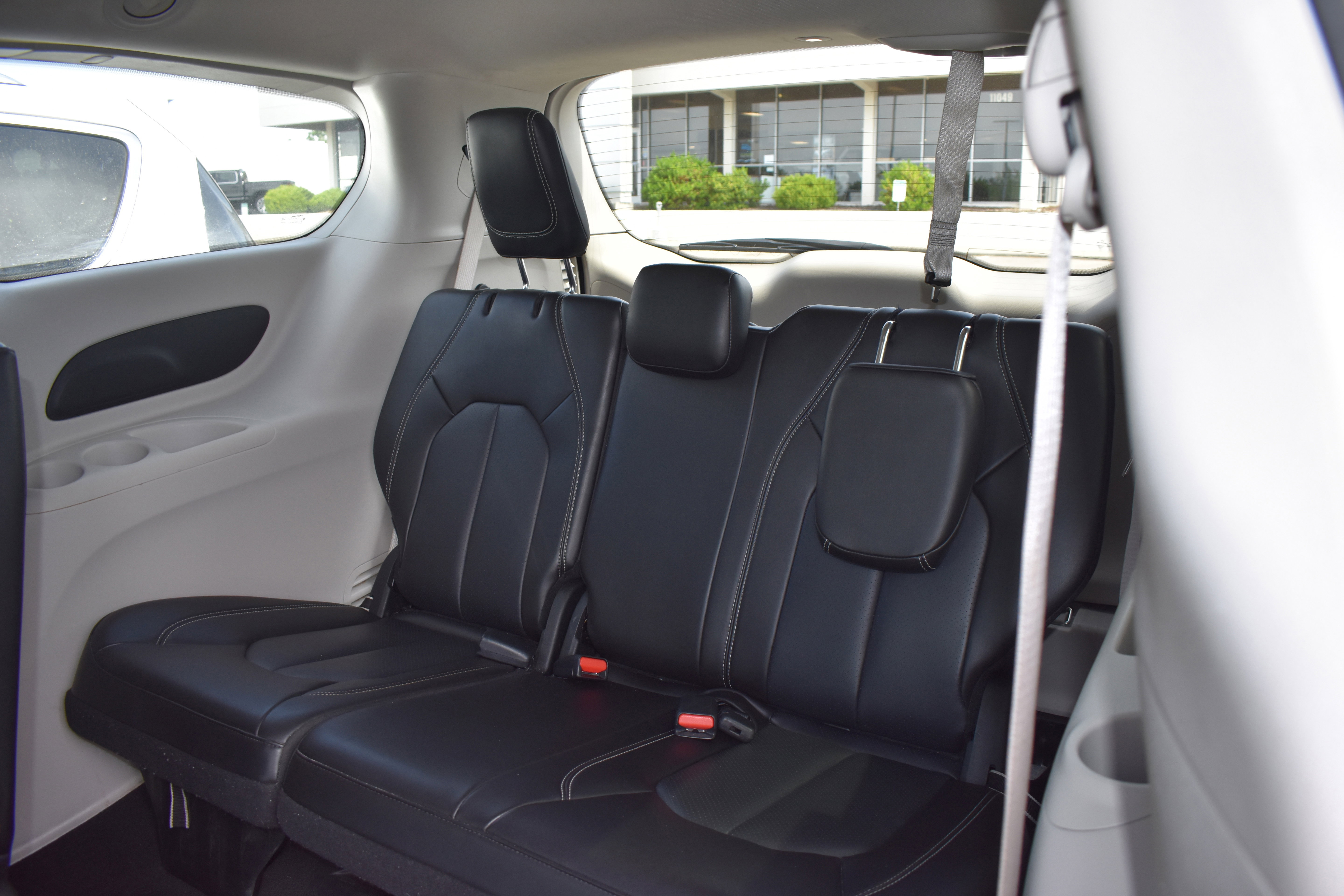 Used 2023 Chrysler Pacifica Touring-L image 31