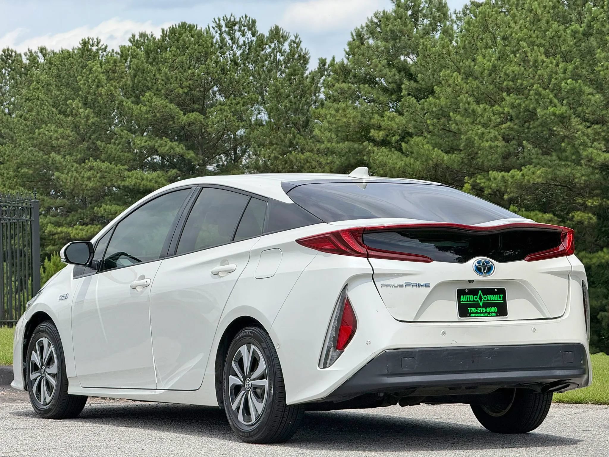 Used 2017 Toyota Prius Prime Advanced FWD image 8