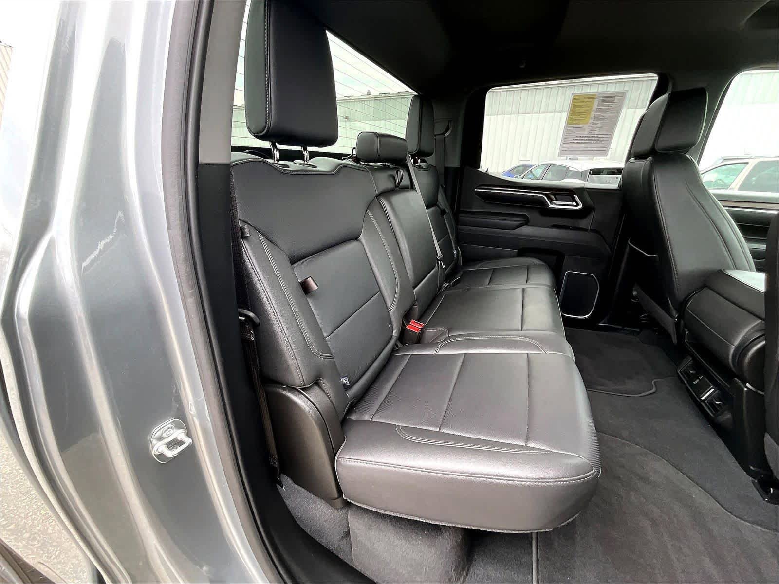 Used 2025 GMC Sierra 1500 SLT AWD/4WD image 16