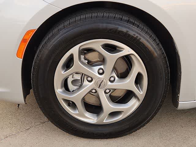 Used 2024 Chrysler Pacifica Limited FWD image 13