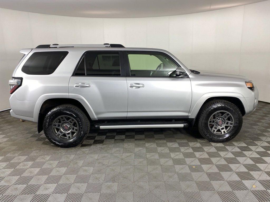 Used 2020 Toyota 4Runner SR5 Premium image 3
