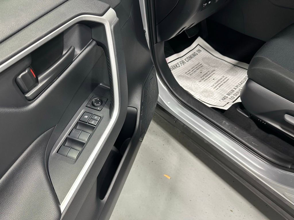 Used 2025 Toyota RAV4 LE image 9