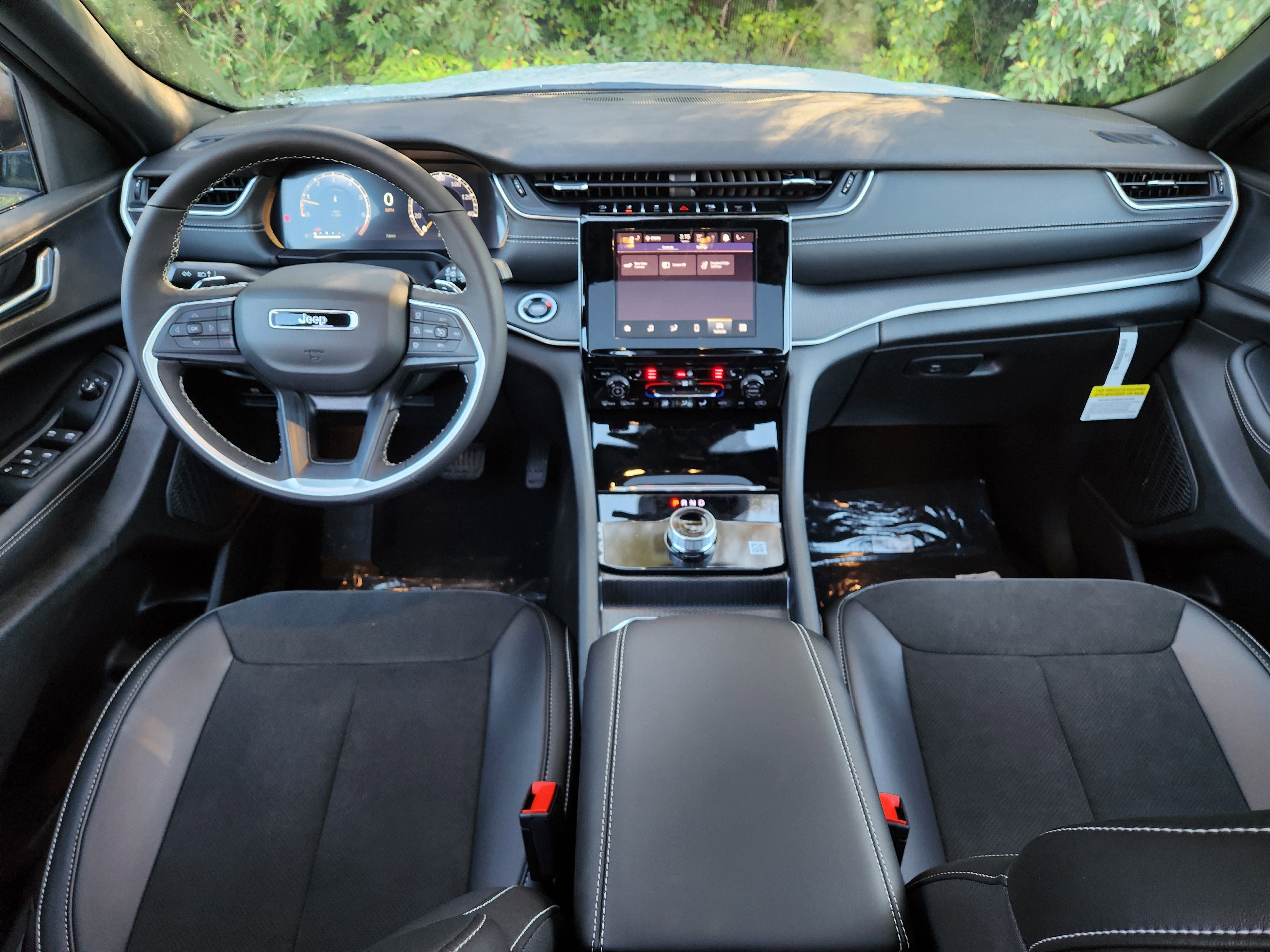 New 2025 Jeep Grand Cherokee L Altitude image 3