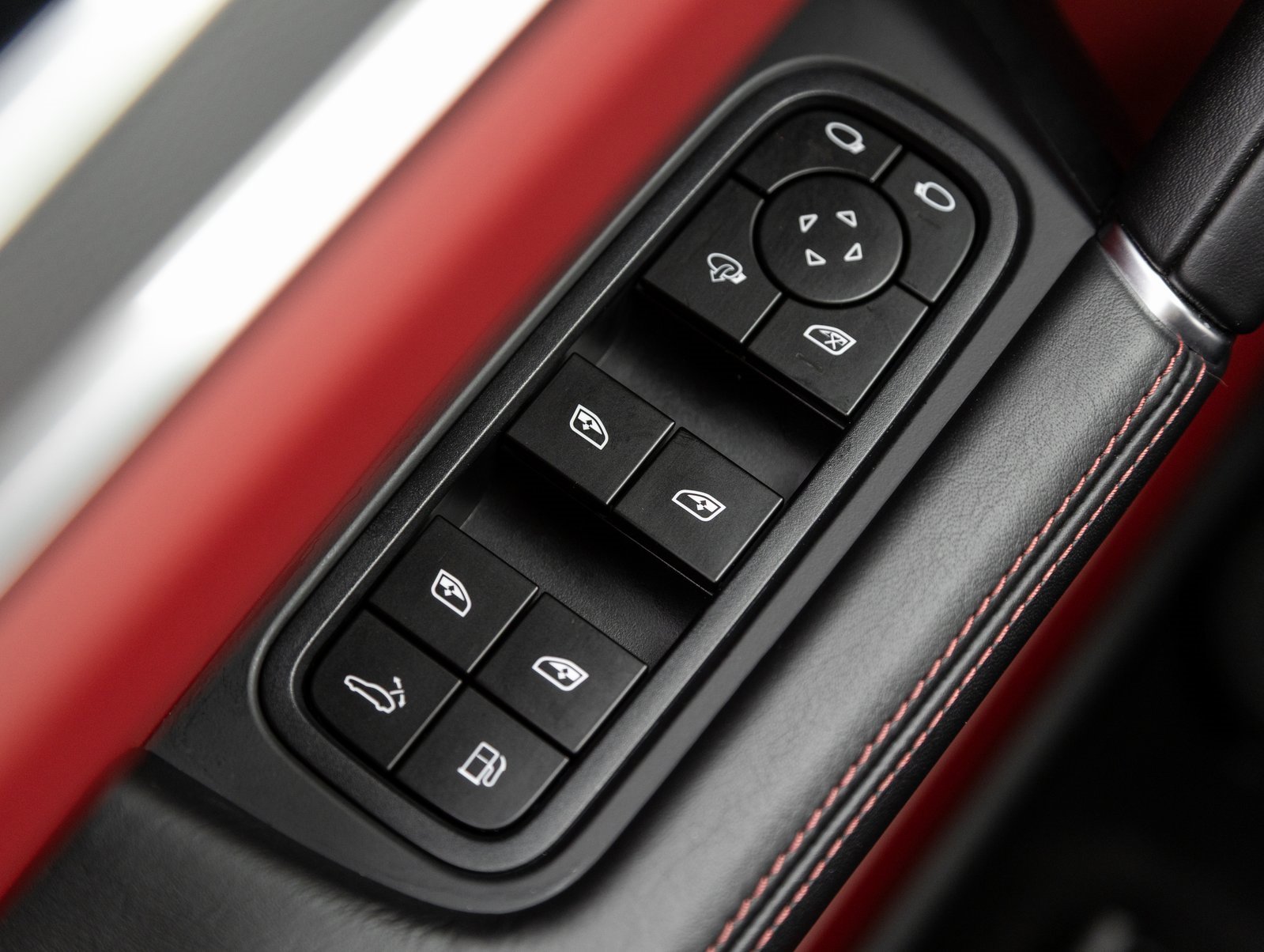 Used 2023 Porsche Cayenne image 19