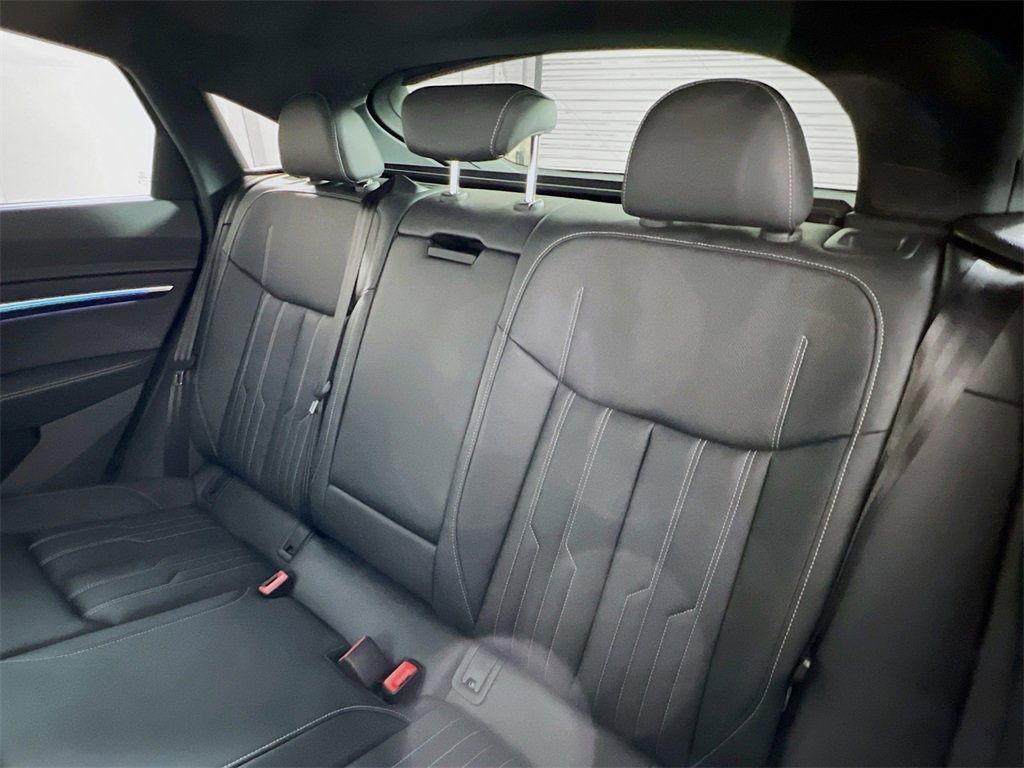 Used 2024 Audi Q8 e-tron Prestige image 23