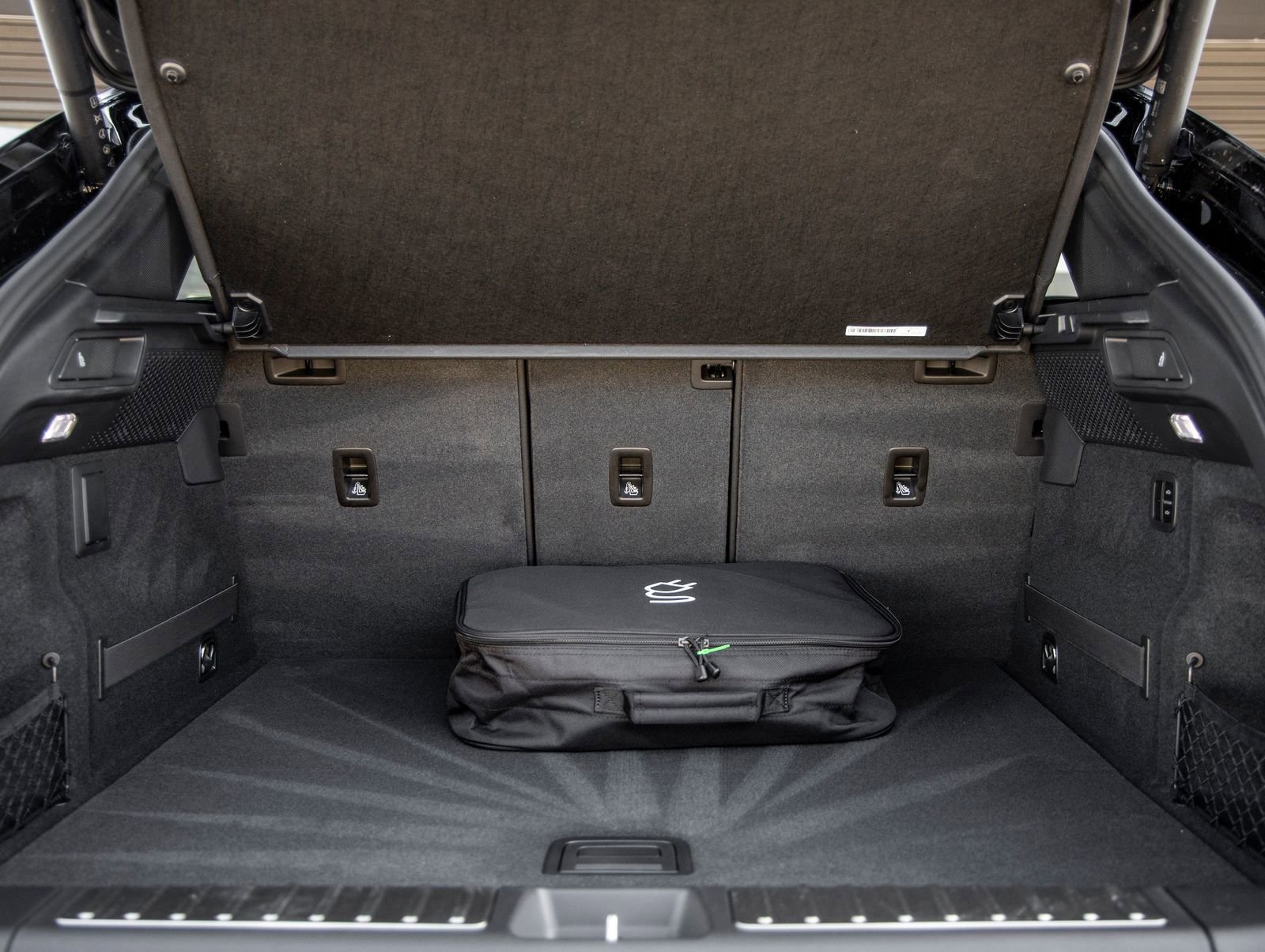 Used 2025 Porsche Macan Electric image 34