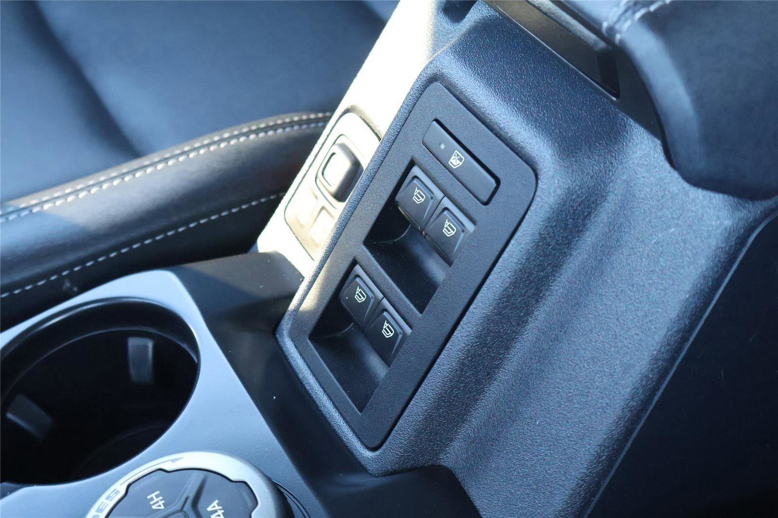 Used 2025 Ford Bronco Badlands image 24