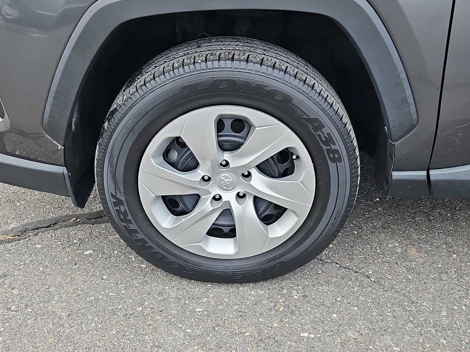 Used 2021 Toyota RAV4 LE image 7